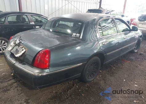 1998 Lincoln Town Car Signature из США, поврежденный, VIN 1LNFM82W8WY716830